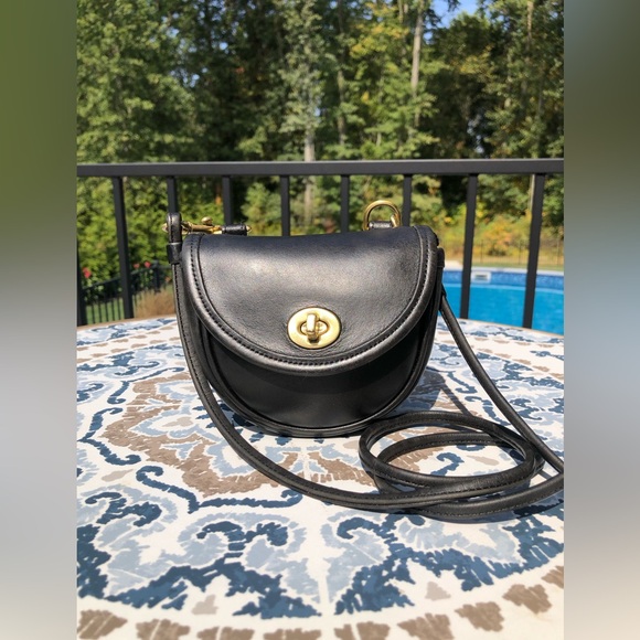 Vintage Coach Mini Belt Bag Black Leather #9826 in Excellent Condition - Picture 1 of 13